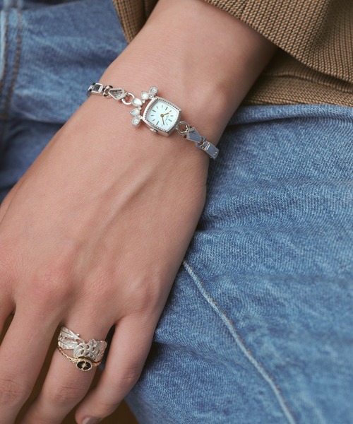 agete（アガット）の「《Limited Edition》スクエアフェイスジュエリーウォッチ（アナログ腕時計・レディース・シルバー系その他・フリー）」の2枚目の写真