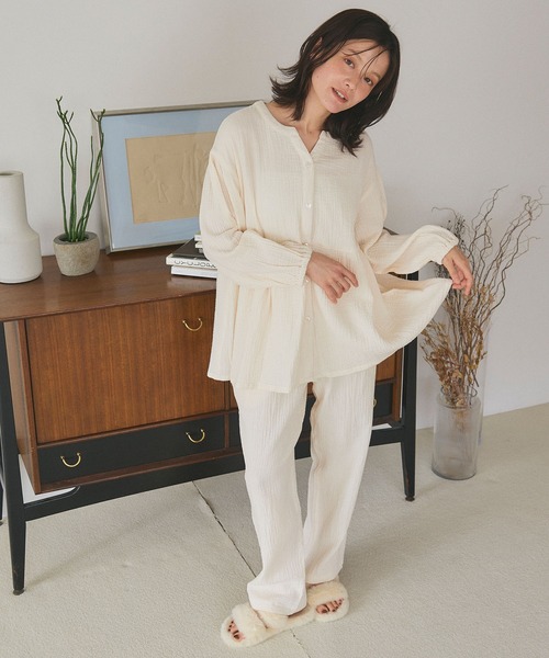 cross marche(クロスマルシェ)の「【LAFUKU/ラフク】ゆったり柔らかダブルガーゼパジャマ綿100%《上下セット》(ルームウェア/パジャマ・レディース・アイボリー/ベージュ/チャコール・LL/L/M)」の1枚目の写真