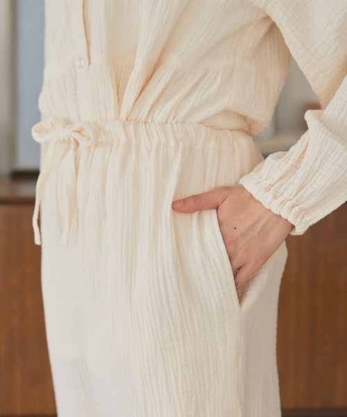 cross marche(クロスマルシェ)の「【LAFUKU/ラフク】ゆったり柔らかダブルガーゼパジャマ綿100%《上下セット》(ルームウェア/パジャマ・レディース・アイボリー/ベージュ/チャコール・LL/L/M)」の7枚目の写真