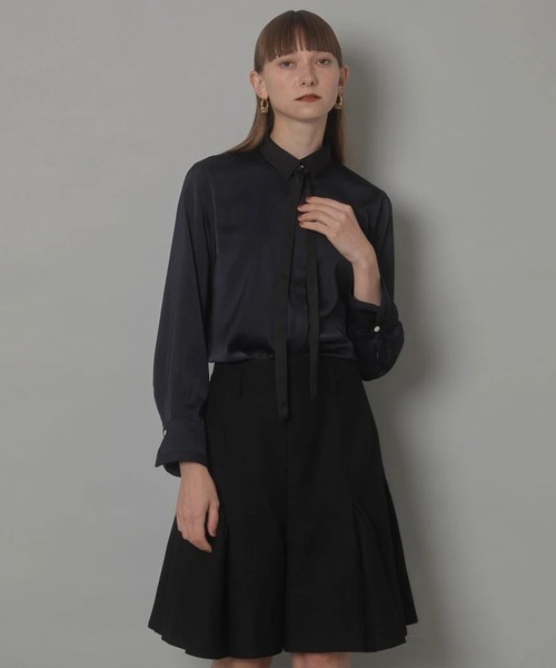 CADUNE（カデュネ）の「ナロータイブラウス（シャツ/ブラウス・レディース・ホワイト/ネイビー・36/38）」の7枚目の写真