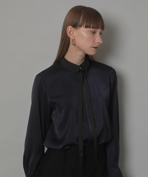 CADUNE（カデュネ）の「ナロータイブラウス（シャツ/ブラウス・レディース・ホワイト/ネイビー・36/38）」の12枚目の写真