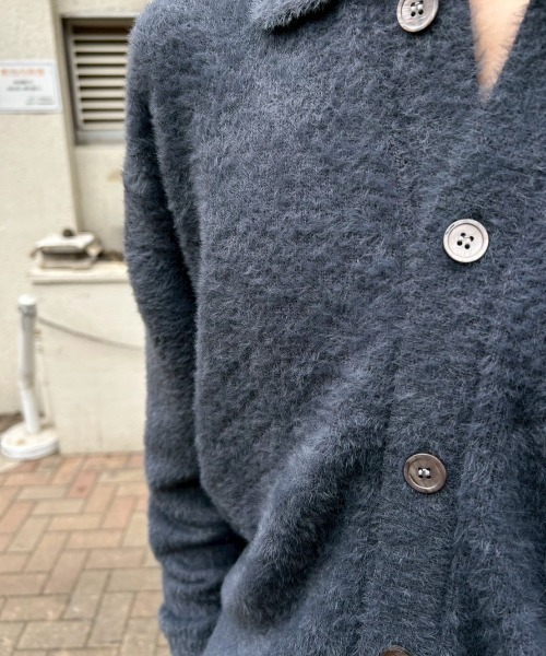 Chikashitsu +（チカシツプラス）の「【Chikashitsu +】hairy button cardigan / 【チカシツプラス】ヘアリーボタンカーディガン <着用動画あり>（カーディガン/ボレロ・メンズ・ブラック/アイボリー/ネイビー/ベージュ/カーキ・ONE SIZE）」の20枚目の写真