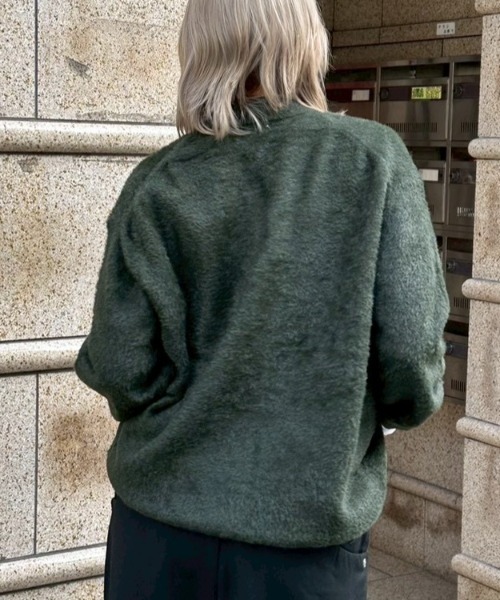 Chikashitsu +（チカシツプラス）の「【Chikashitsu +】hairy button cardigan / 【チカシツプラス】ヘアリーボタンカーディガン <着用動画あり>（カーディガン/ボレロ・メンズ・ブラック/アイボリー/ネイビー/ベージュ/カーキ・ONE SIZE）」の8枚目の写真
