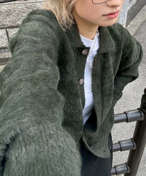 Chikashitsu +（チカシツプラス）の「【Chikashitsu +】hairy button cardigan / 【チカシツプラス】ヘアリーボタンカーディガン <着用動画あり>（カーディガン/ボレロ・メンズ・ブラック/アイボリー/ネイビー/ベージュ/カーキ・ONE SIZE）」の10枚目の写真