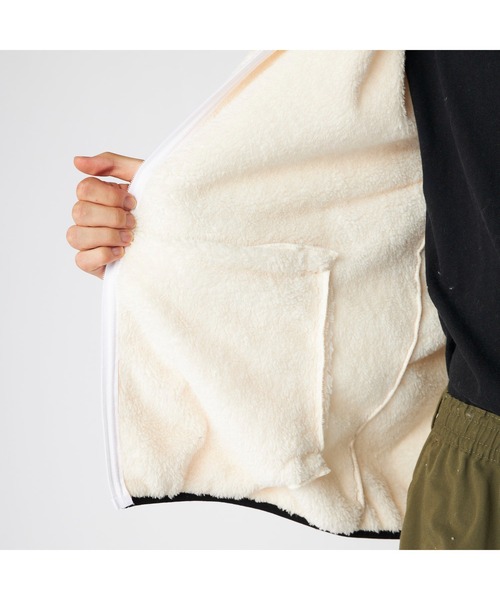 Kappa（カッパ）の「Kappa カッパ 軽量 防風 胸元ファスナーポケット付き シャギー トラックジャケット（ジャージ・メンズ・ブラック/ホワイト/ベージュ・M/L/LL）」の15枚目の写真