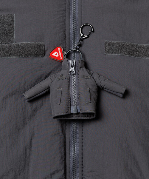 FREAK'S STORE（フリークスストア）の「HIGH LOFT JACKET PRIMALOFT KEY CHARM/ハイロフト ジャケット プリマロフト キーチャーム（キーホルダー・メンズ・ブラック/オリーブ/チャコールグレー・ONE SIZE）」の2枚目の写真