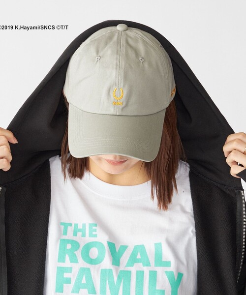 SHIPS（シップス）の「SHIPS: 日曜劇場『ザ・ロイヤルファミリー』ホースシューロゴ エンブロイダリー オーバーフィット キャップ（キャップ・メンズ・ベージュ/ネイビー/ブラック/ライトグレー・ONE SIZE）」の5枚目の写真