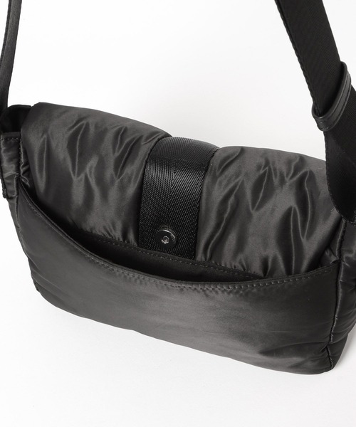 LAKOLE（ラコレ）の「ボンディングバックルショルダーバッグ / 607727（ショルダーバッグ・レディース・ブラック/ブラウン・FREE）」の5枚目の写真