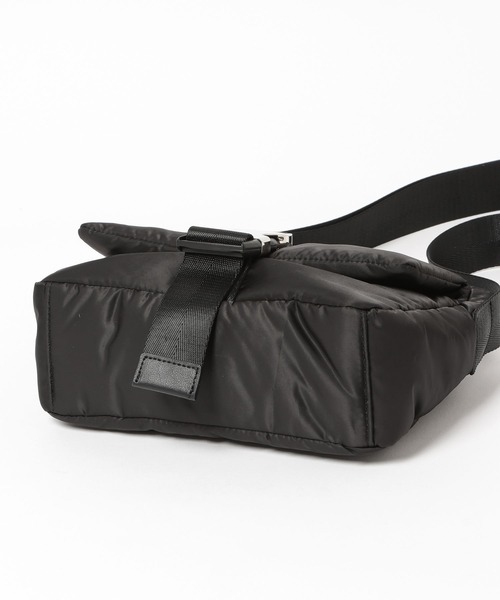 LAKOLE（ラコレ）の「ボンディングバックルショルダーバッグ / 607727（ショルダーバッグ・レディース・ブラック/ブラウン・FREE）」の6枚目の写真