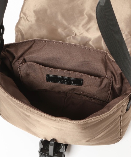 LAKOLE（ラコレ）の「ボンディングバックルショルダーバッグ / 607727（ショルダーバッグ・レディース・ブラック/ブラウン・FREE）」の9枚目の写真