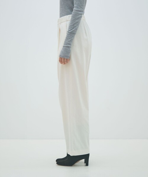 MACPHEE（マカフィー）の「コットンコーデュロイ タックストレートパンツ（その他パンツ・レディース・ネイビー/ライトグリーン/ホワイト・36/34/32）」の6枚目の写真