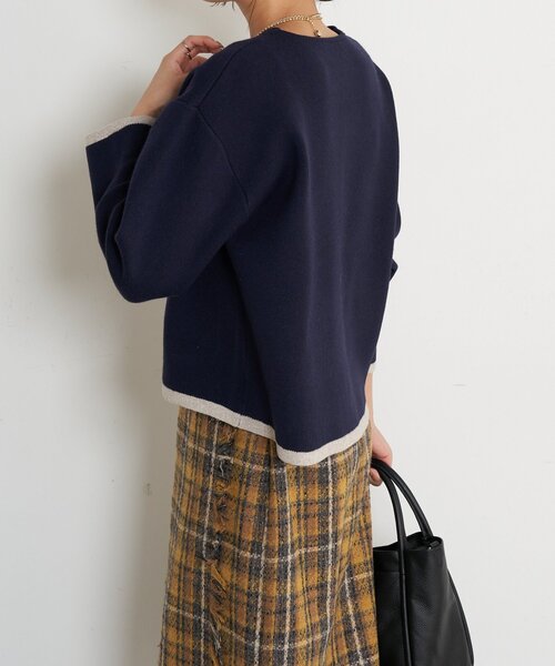 Jena espace merveilleux（ジェナ　エスパスメルヴェイユ）の「ラメラインVニット（ニット/セーター・レディース・ブルー/ベージュ/ネイビー・FREE）」の18枚目の写真