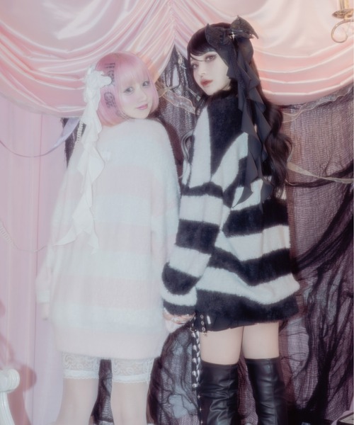 AVENCHUMU(アバンチュウム)の「Pierced brass knuckles border shaggy knit cardbigan(カーディガン/ボレロ・レディース・ピンク/ブラック・FREE)」の4枚目の写真
