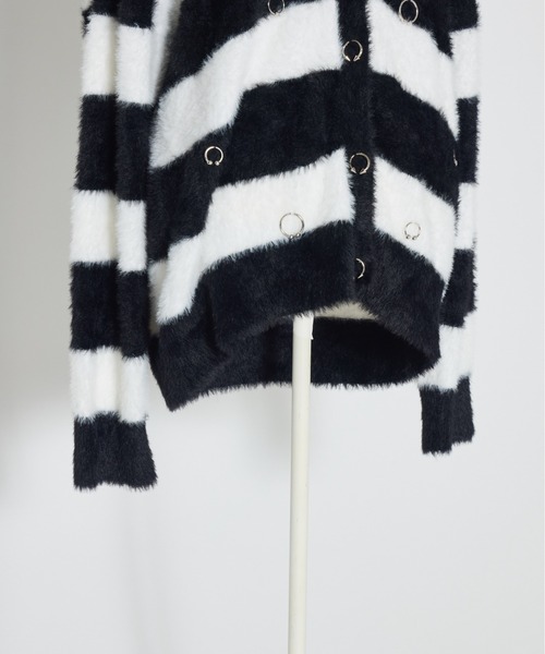 AVENCHUMU(アバンチュウム)の「Pierced brass knuckles border shaggy knit cardbigan(カーディガン/ボレロ・レディース・ピンク/ブラック・FREE)」の16枚目の写真