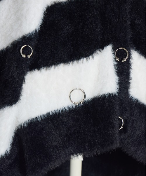 AVENCHUMU(アバンチュウム)の「Pierced brass knuckles border shaggy knit cardbigan(カーディガン/ボレロ・レディース・ピンク/ブラック・FREE)」の15枚目の写真