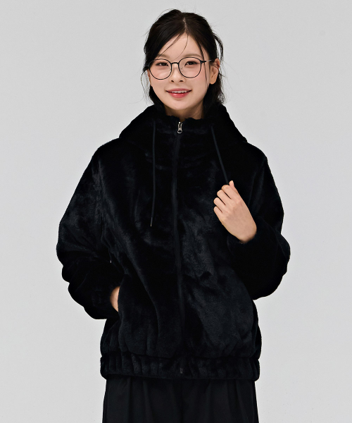 CHASECULT(チェイスカルト)の「女性ファー フードジップアップ-ブラック(パーカー・レディース・ブラック・90/85)」の3枚目の写真
