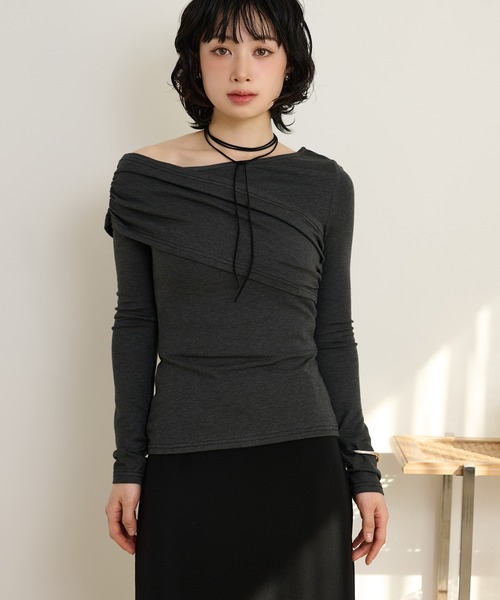 LAULEN(ローレン)の「asymmetry gather tops /アシンメトリーギャザーストレッチ長袖トップス(Tシャツ/カットソー・レディース・ブラック/ベージュ/チャコールグレー・FREE)」の7枚目の写真