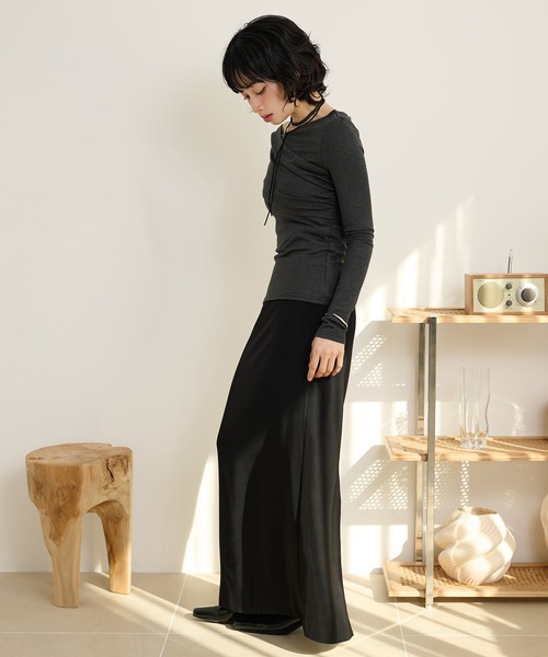 LAULEN(ローレン)の「asymmetry gather tops /アシンメトリーギャザーストレッチ長袖トップス(Tシャツ/カットソー・レディース・ブラック/ベージュ/チャコールグレー・FREE)」の8枚目の写真