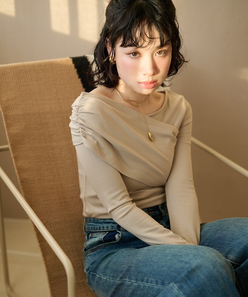 LAULEN(ローレン)の「asymmetry gather tops /アシンメトリーギャザーストレッチ長袖トップス(Tシャツ/カットソー・レディース・ブラック/ベージュ/チャコールグレー・FREE)」の16枚目の写真