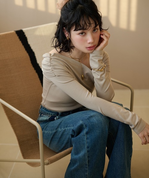 LAULEN(ローレン)の「asymmetry gather tops /アシンメトリーギャザーストレッチ長袖トップス(Tシャツ/カットソー・レディース・ブラック/ベージュ/チャコールグレー・FREE)」の17枚目の写真