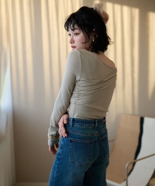 LAULEN(ローレン)の「asymmetry gather tops /アシンメトリーギャザーストレッチ長袖トップス(Tシャツ/カットソー・レディース・ブラック/ベージュ/チャコールグレー・FREE)」の9枚目の写真