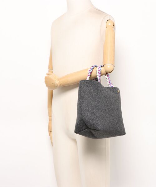 LILA&FLEUR(リラアンドフルール)の「Felt Tote Bag(トートバッグ・レディース・オレンジ/マスタード/ブラウン/チャコールグレー/ヘザーグレー・ONE SIZE)」の16枚目の写真