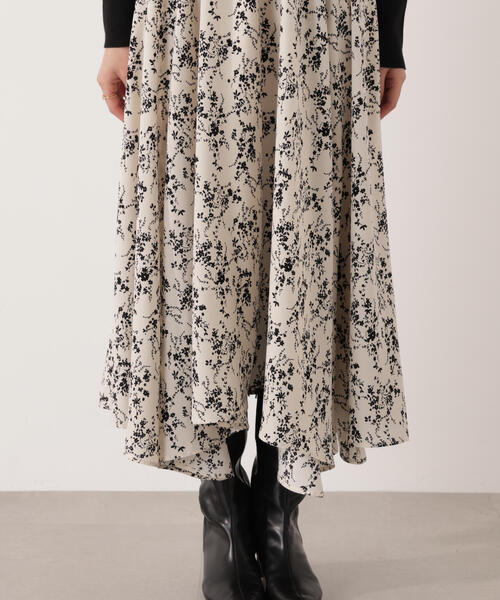 PROPORTION BODY DRESSING(プロポーションボディドレッシング)の「フロントリボン花柄ドッキングワンピース / 1216140006(ワンピース・レディース・ベージュ/ブラック・MEDIUM/P/S/SMALL)」の4枚目の写真