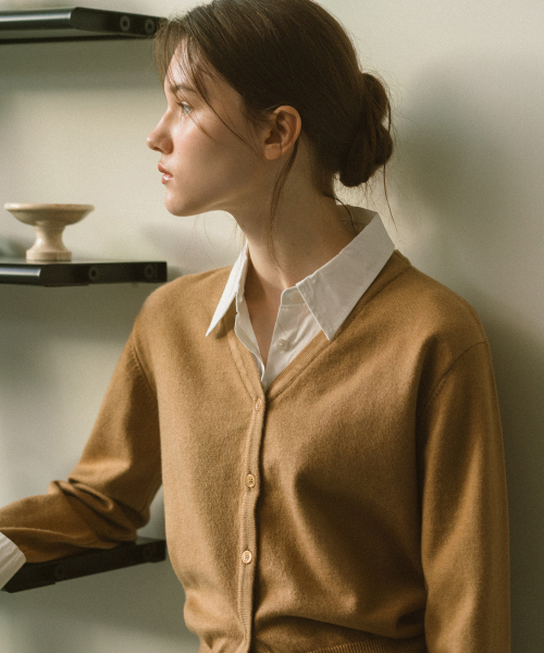 YUPPE(ヨッペ)の「SHIRT COLLAR CARDIGAN_BEIGE(カーディガン/ボレロ・レディース・その他・FREE)」の2枚目の写真