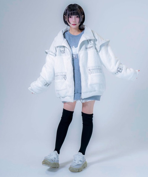 Re:CRYPT(リクリプト)の「ベルトPU切り替えフェイクファージャケット / フェイクファーブルゾン ボアコート ワンポイント(ブルゾン・レディース・ホワイト/ブラック・F)」の17枚目の写真