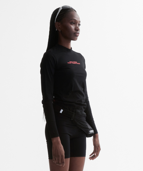 MENASOO(ミナス)の「VENODE Runfree Long Tshirts_Black (Tight Fit)(Tシャツ/カットソー・レディース・ブラック・1/2)」の2枚目の写真