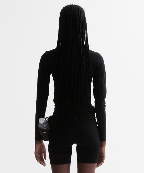 MENASOO(ミナス)の「VENODE Runfree Long Tshirts_Black (Tight Fit)(Tシャツ/カットソー・レディース・ブラック・1/2)」の4枚目の写真