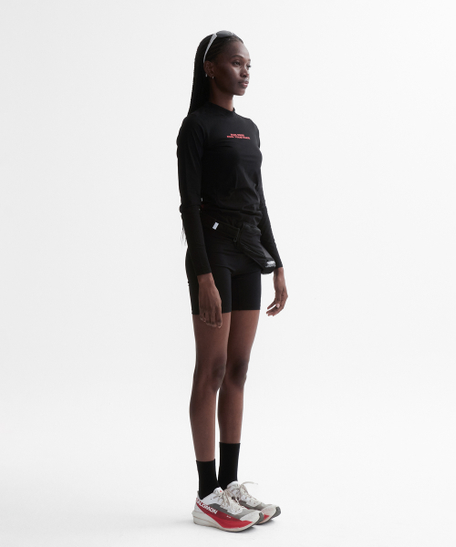 MENASOO(ミナス)の「VENODE Runfree Long Tshirts_Black (Tight Fit)(Tシャツ/カットソー・レディース・ブラック・1/2)」の6枚目の写真