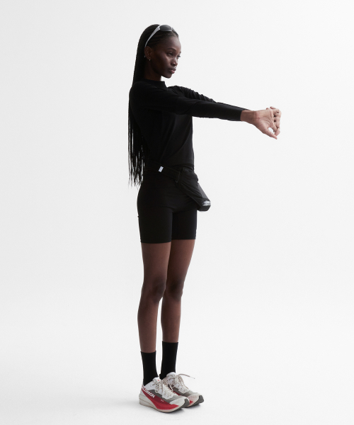 MENASOO(ミナス)の「VENODE Runfree Long Tshirts_Black (Tight Fit)(Tシャツ/カットソー・レディース・ブラック・1/2)」の10枚目の写真