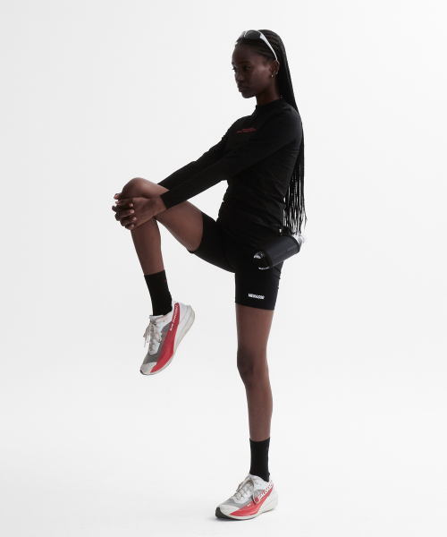 MENASOO(ミナス)の「VENODE Runfree Long Tshirts_Black (Tight Fit)(Tシャツ/カットソー・レディース・ブラック・1/2)」の11枚目の写真