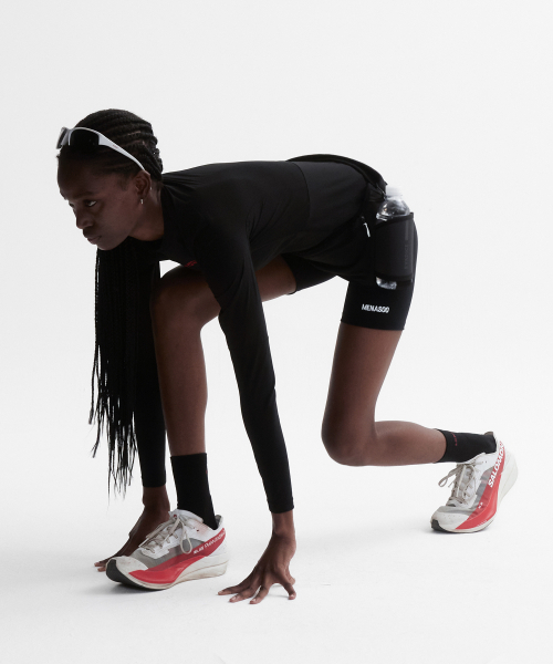 MENASOO(ミナス)の「VENODE Runfree Long Tshirts_Black (Tight Fit)(Tシャツ/カットソー・レディース・ブラック・1/2)」の13枚目の写真