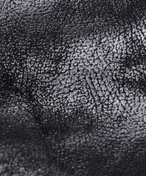 Revo.（レボ）の「オーバーサイズ ボア フェイクムートン B-3タイプ レザーパイピング フライトジャケット（ムートンコート・メンズ・アイボリー/ベージュ/ブラック・L/M）」の4枚目の写真