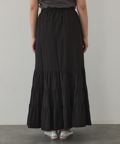 abahouse mavie（アバハウスマヴィ）の「【ペチ付き】ティアードスカート/春服/夏服/マキシ/レイヤード（スカート・レディース・チャコールグレー/ホワイト・フリー）」の4枚目の写真