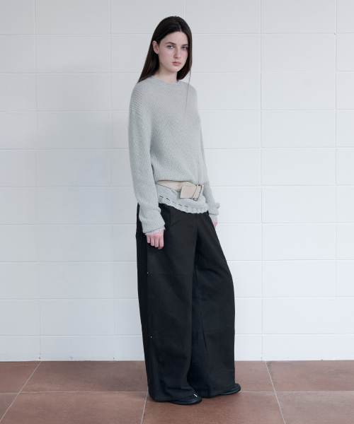 ROLAROLA(ロラロラ)の「RIVET PINTUCK WIDE PANTS CHARCOAL(スラックス・レディース・その他・S/M)」の2枚目の写真