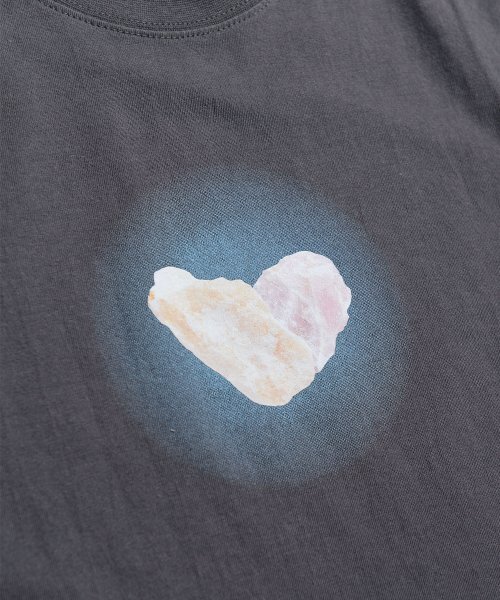 PIECEMAKER(ピースメーカー)の「STONE HEART CROP TEE (CHARCOAL)(Tシャツ/カットソー・レディース・その他・FREE)」の3枚目の写真