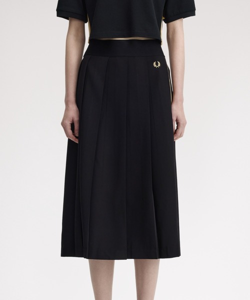 FRED PERRY(フレッドペリー)の「先行予約受付中/Tape Detail Pleated Midi Skirt/テープディテールプリーツミディスカート(スカート・レディース・ブラック・6/8/10)」の2枚目の写真