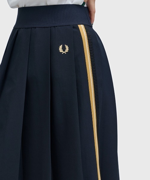 FRED PERRY(フレッドペリー)の「先行予約受付中/Tape Detail Pleated Midi Skirt/テープディテールプリーツミディスカート(スカート・レディース・ブラック・6/8/10)」の10枚目の写真