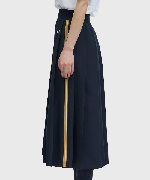 FRED PERRY(フレッドペリー)の「先行予約受付中/Tape Detail Pleated Midi Skirt/テープディテールプリーツミディスカート(スカート・レディース・ブラック・6/8/10)」の8枚目の写真