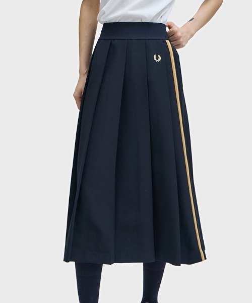 FRED PERRY(フレッドペリー)の「先行予約受付中/Tape Detail Pleated Midi Skirt/テープディテールプリーツミディスカート(スカート・レディース・ブラック・6/8/10)」の11枚目の写真