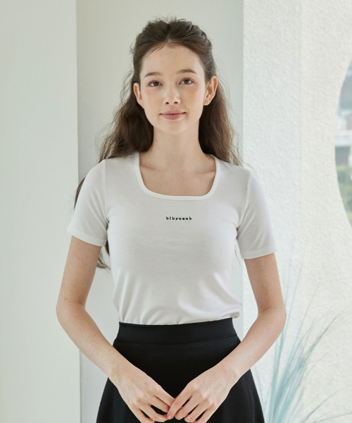 BIBYSEOB（バイバイソプ）の「スクエア刺繍Tシャツホワイト[T42]（Tシャツ/カットソー・レディース・ホワイト・FREE）」の4枚目の写真