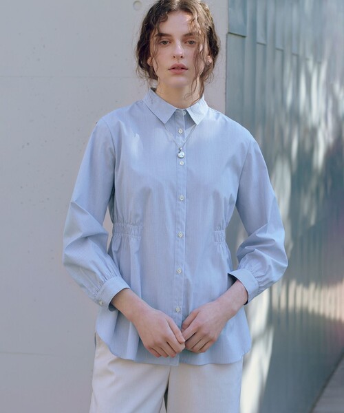 J.PRESS Ladies(J.プレス レディス)の「【WEB限定カラーあり】コンパクトエステネージュ シャーリング シャツ ブラウス(シャツ/ブラウス・レディース・ピンク系1/サックスブルー系1/サックスブルー系2/ブラウン系3/ネイビー系3・XS)」の4枚目の写真