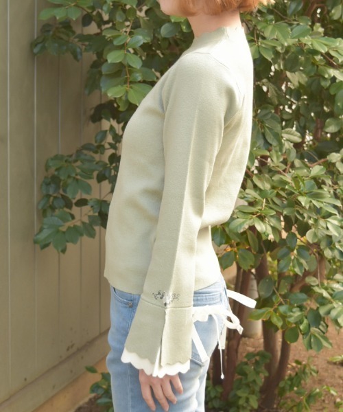 axes femme(アクシーズファム)の「ローズ刺繍フレア袖配色ニット(ニット/セーター・レディース・ホワイト/グリーン/ブラック・FREE)」の5枚目の写真