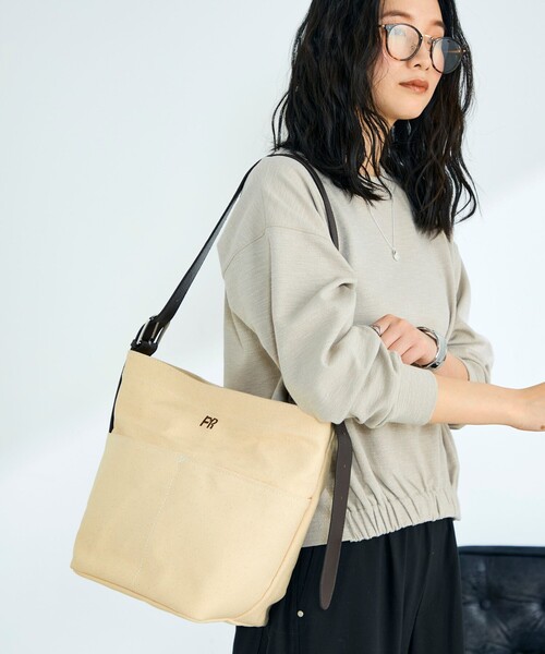 fredy emue(フレディエミュ)の「FRレザーワンショルバッグ(ショルダーバッグ・レディース・ブラック/アイボリー・FREE)」の18枚目の写真