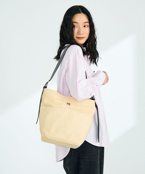 fredy emue(フレディエミュ)の「FRレザーワンショルバッグ(ショルダーバッグ・レディース・ブラック/アイボリー・FREE)」の14枚目の写真