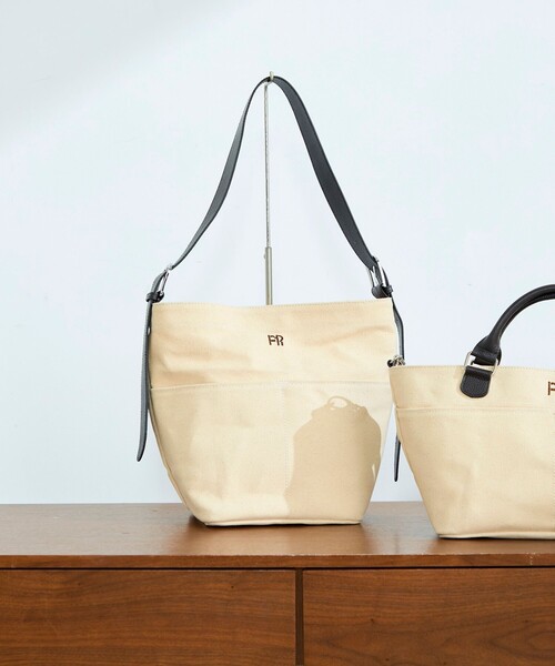 fredy emue(フレディエミュ)の「FRレザーワンショルバッグ(ショルダーバッグ・レディース・ブラック/アイボリー・FREE)」の7枚目の写真