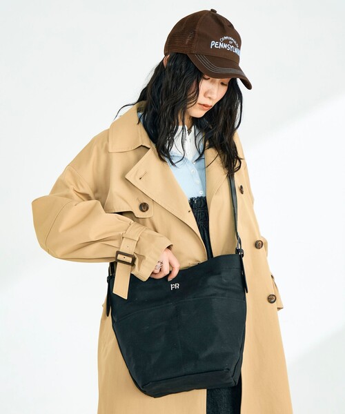 fredy emue(フレディエミュ)の「FRレザーワンショルバッグ(ショルダーバッグ・レディース・ブラック/アイボリー・FREE)」の4枚目の写真